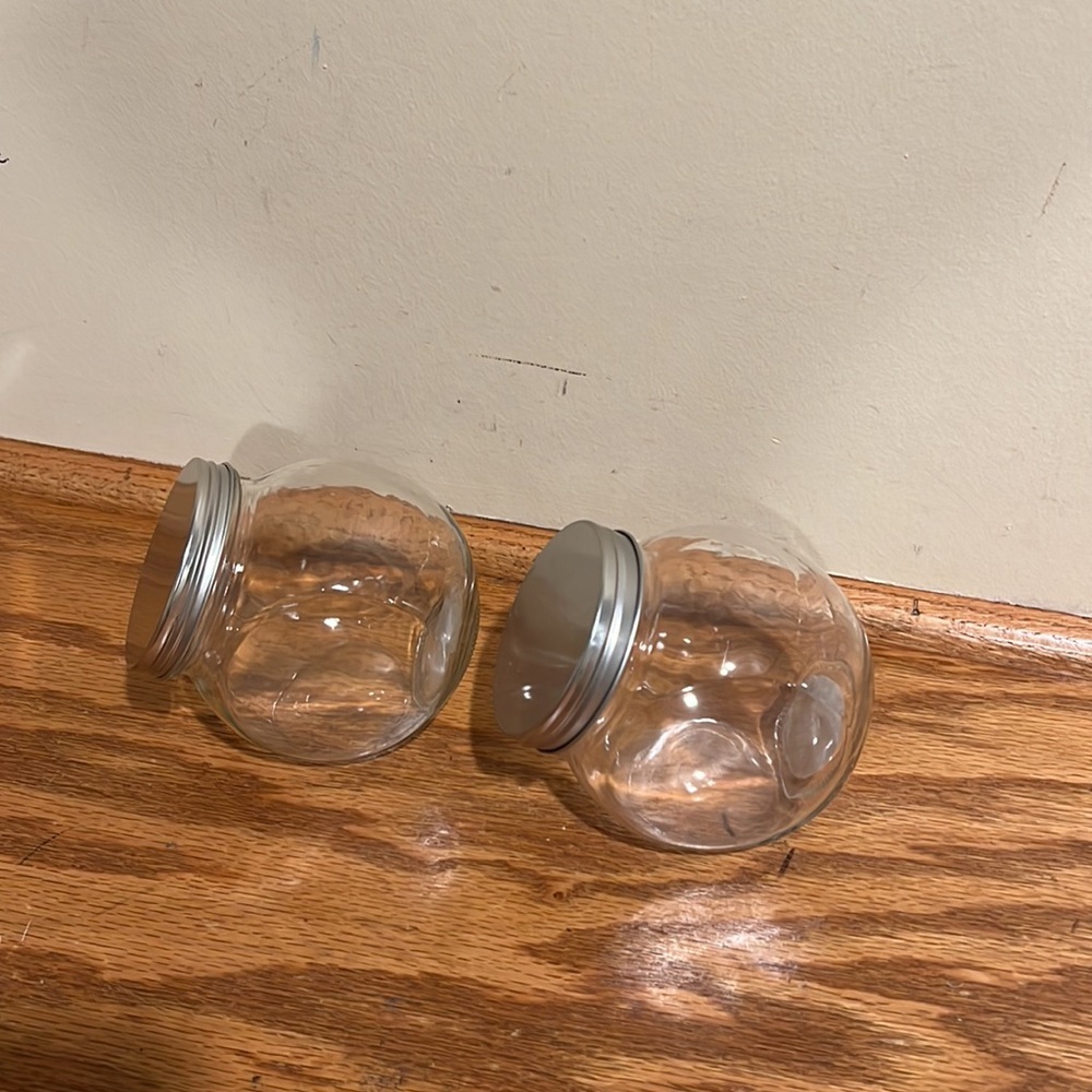 Set of 2 glass caddy jars/canister with lids.